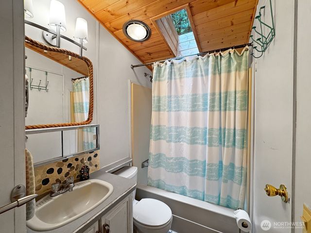 160 3 Big River Boulevard E, Deming, WA 98244