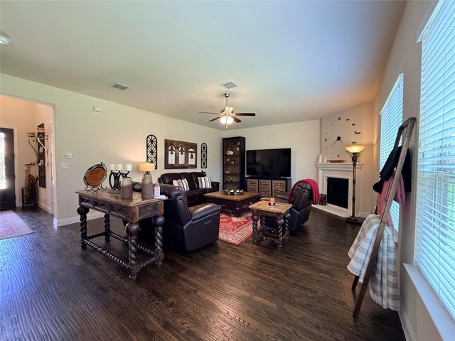 7310 Venice Drive 4, Grand Prairie, TX 75054