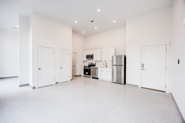 80 Middlesex St 306, Lowell, MA 01852