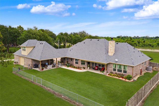 8550 Avenue L, Santa Fe, TX 77510