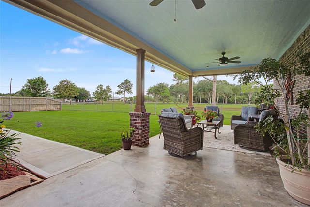8550 Avenue L, Santa Fe, TX 77510