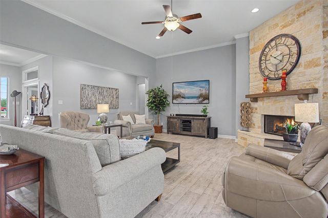 8550 Avenue L, Santa Fe, TX 77510