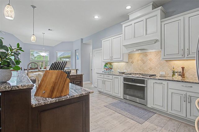 8550 Avenue L, Santa Fe, TX 77510