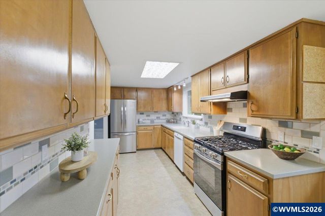 12432 SW King George Dr, King City, OR 97224