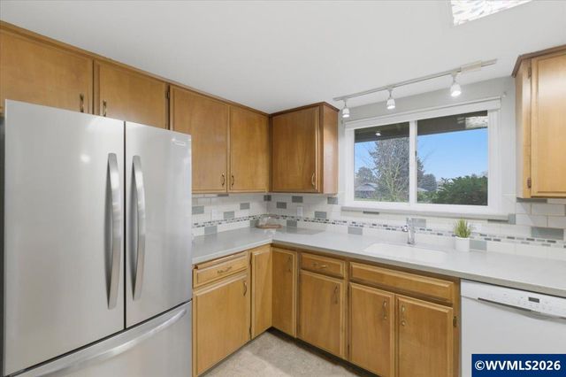 12432 SW King George Dr, King City, OR 97224