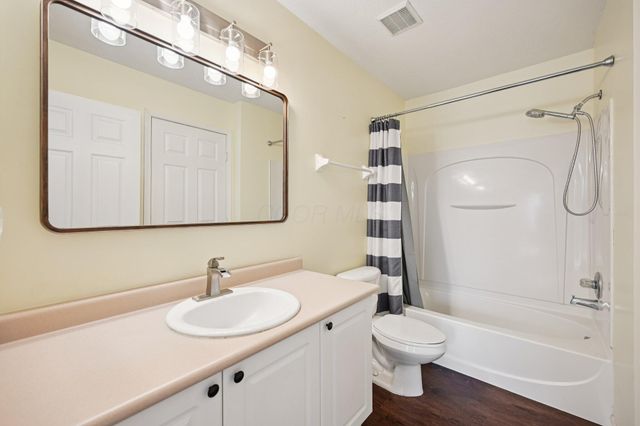 6395 Nottinghill Trail Drive, Canal Winchester, OH 43110