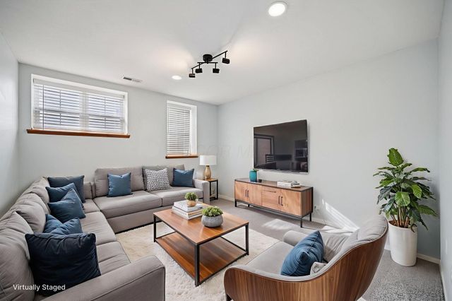 6395 Nottinghill Trail Drive, Canal Winchester, OH 43110