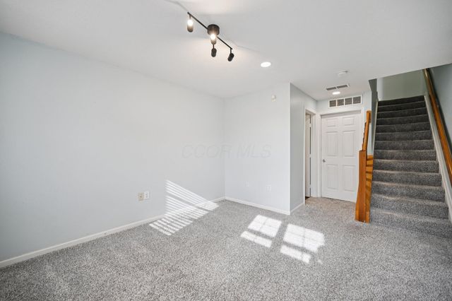 6395 Nottinghill Trail Drive, Canal Winchester, OH 43110