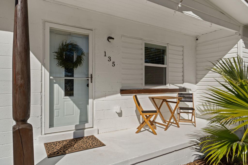 135 Moriarty Street, Fort Walton Beach, FL 32548