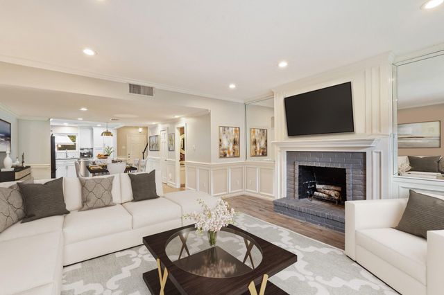 2236 S Piney Point Road 101, Houston, TX 77063