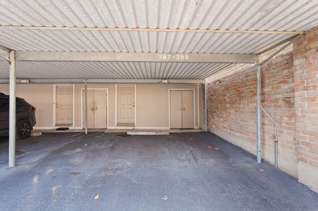 2236 S Piney Point Road 101, Houston, TX 77063