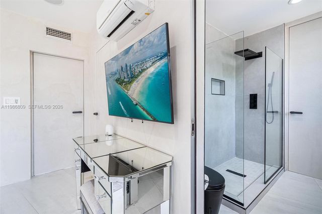 1675 Coral Gardens Dr, Wilton Manors, FL 33334