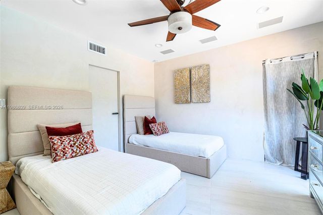 1675 Coral Gardens Dr, Wilton Manors, FL 33334