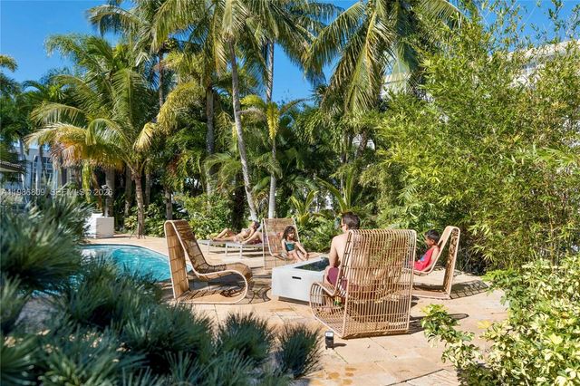 1675 Coral Gardens Dr, Wilton Manors, FL 33334