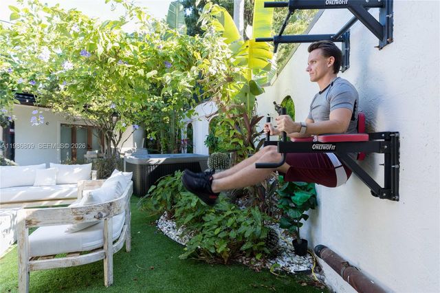 1675 Coral Gardens Dr, Wilton Manors, FL 33334