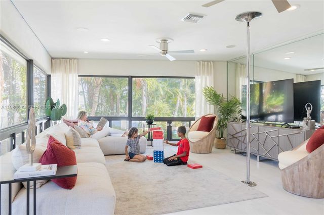 1675 Coral Gardens Dr, Wilton Manors, FL 33334