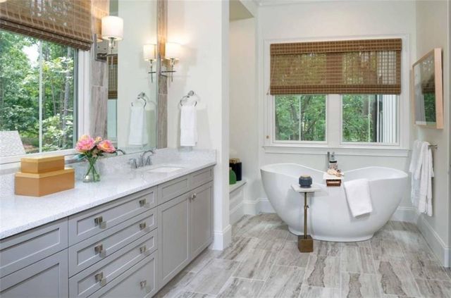 208 Lake Pointe Drive, Gainesville, GA 30506