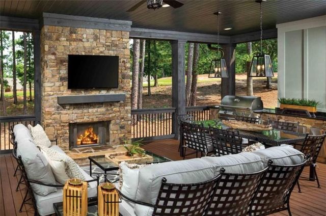 208 Lake Pointe Drive, Gainesville, GA 30506