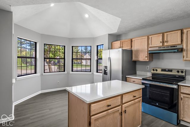 6264 Old Barn Court, Indianapolis, IN 46268