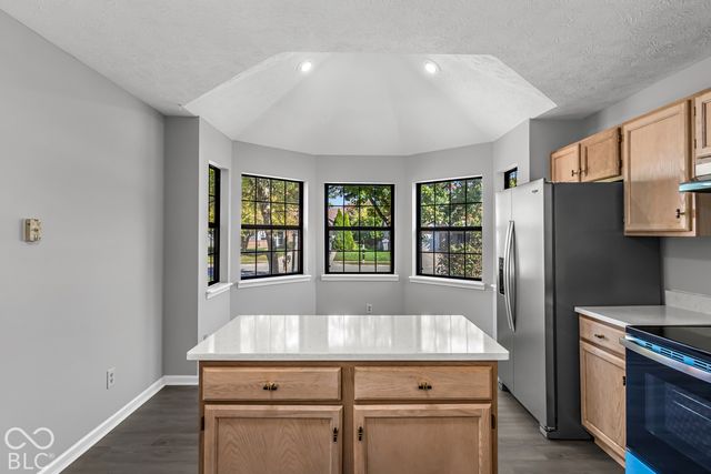 6264 Old Barn Court, Indianapolis, IN 46268