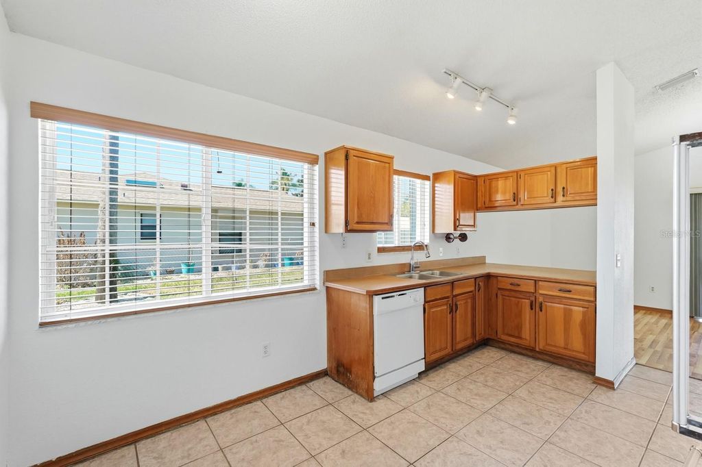 Image 2 of property listing at 815 HUDSON LANE, Port Orange, FL 32129