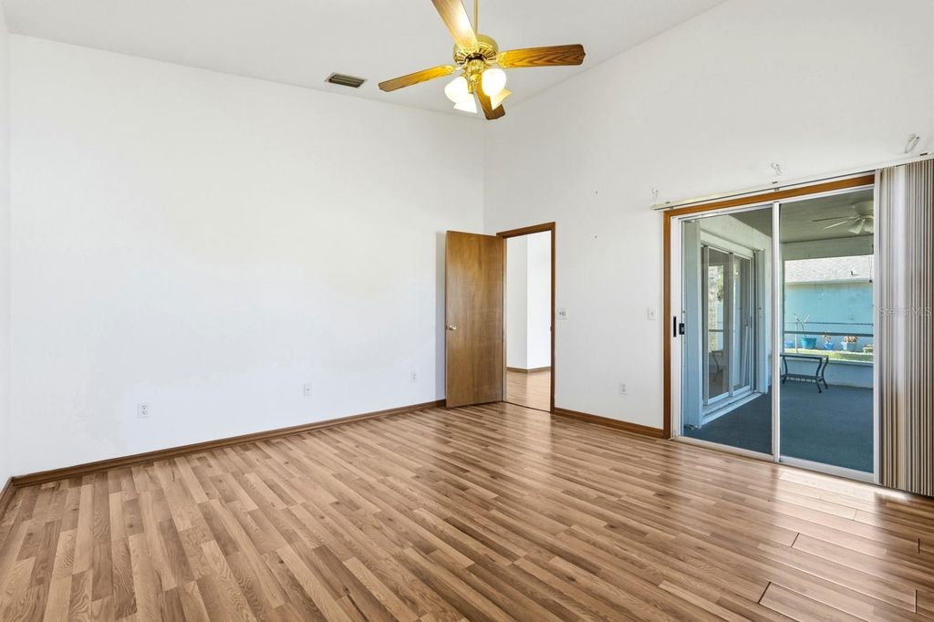 Image 4 of property listing at 815 HUDSON LANE, Port Orange, FL 32129