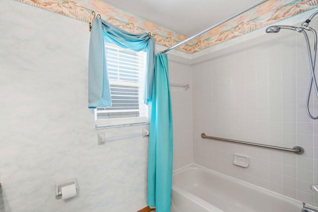 Image 5 of property listing at 815 HUDSON LANE, Port Orange, FL 32129