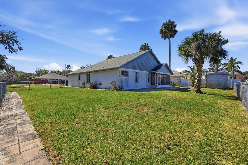 Image 6 of property listing at 815 HUDSON LANE, Port Orange, FL 32129