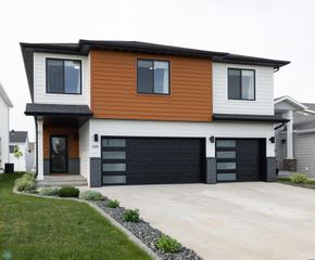 1558 67th Avenue S, Fargo, ND 58104