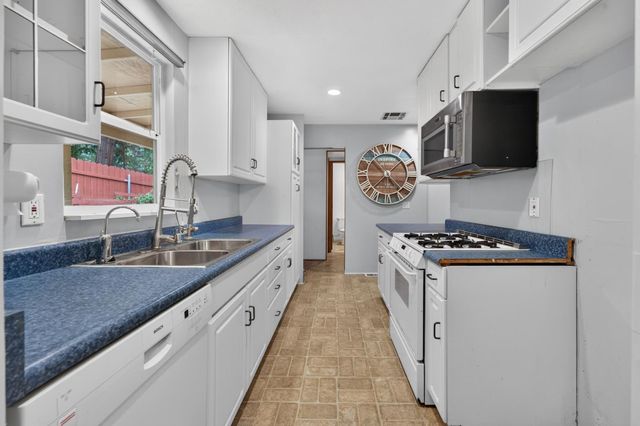 9797 Mount Vernon Rd, Auburn, CA 95603