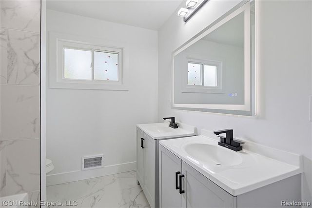 4901 Robert Street, Shelby Twp, MI 48316