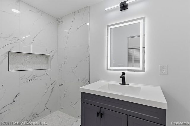 4901 Robert Street, Shelby Twp, MI 48316
