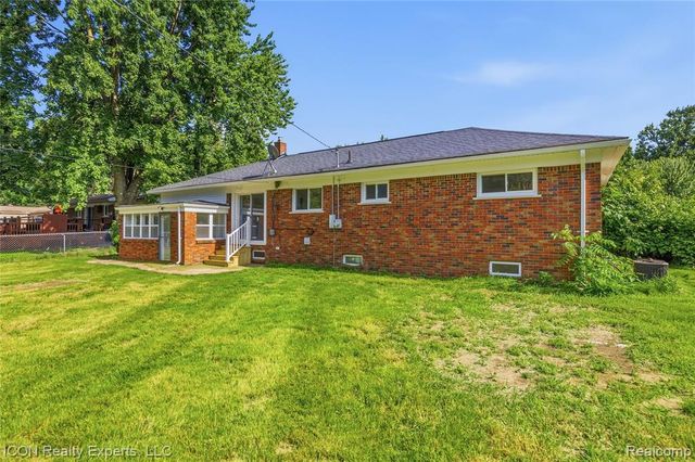 4901 Robert Street, Shelby Twp, MI 48316