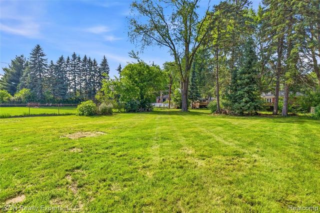 4901 Robert Street, Shelby Twp, MI 48316