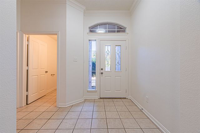 620 Gwyndellons Lane, Grand Prairie, TX 75052