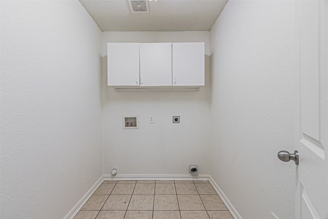 620 Gwyndellons Lane, Grand Prairie, TX 75052