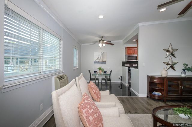 662 Veterans Highway 5-1G, Hauppauge, NY 11788