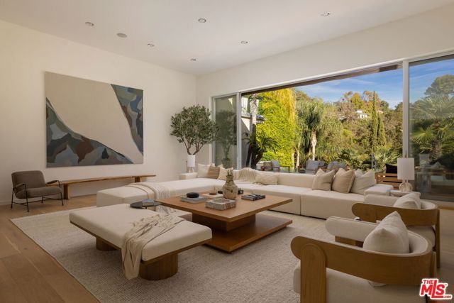 2731 Hutton Drive, Los Angeles, CA 90210