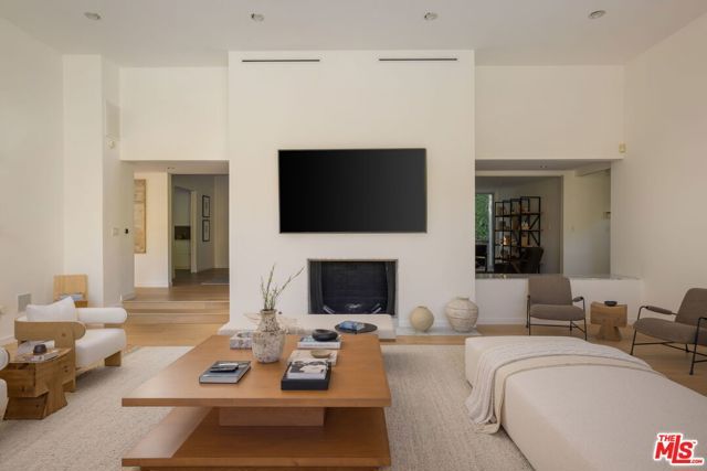 2731 Hutton Drive, Los Angeles, CA 90210
