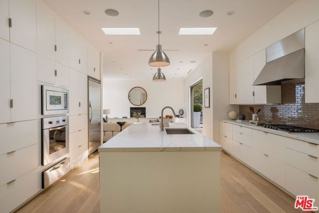 2731 Hutton Drive, Los Angeles, CA 90210