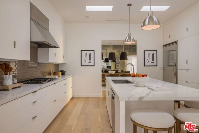 2731 Hutton Drive, Los Angeles, CA 90210
