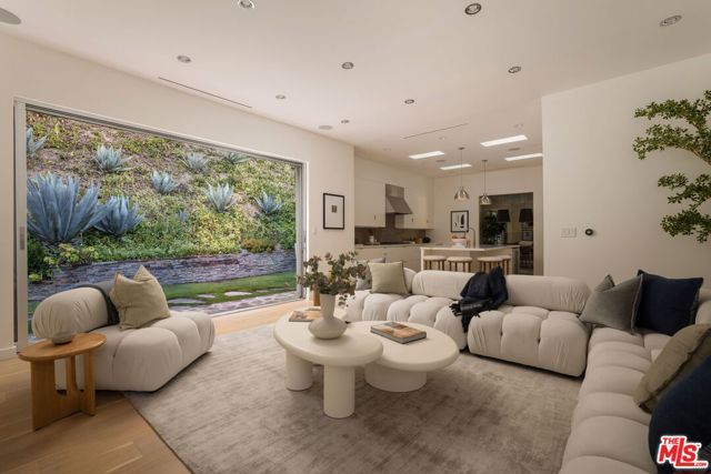 2731 Hutton Drive, Los Angeles, CA 90210