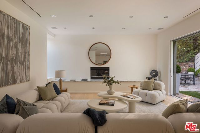 2731 Hutton Drive, Los Angeles, CA 90210