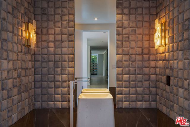 2731 Hutton Drive, Los Angeles, CA 90210