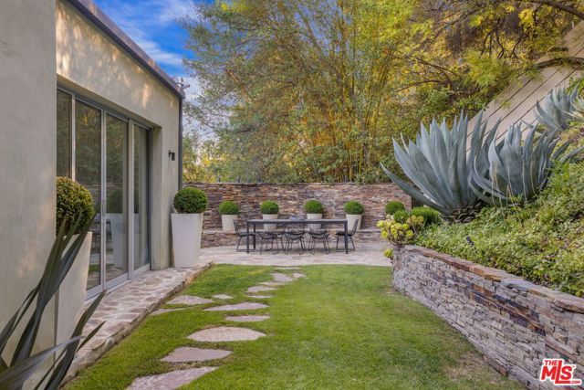 2731 Hutton Drive, Los Angeles, CA 90210