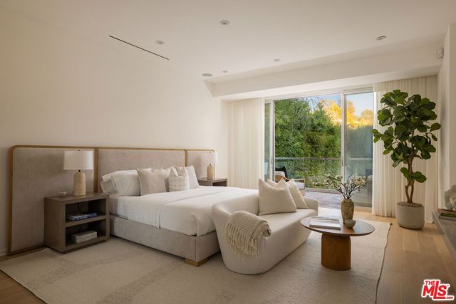 2731 Hutton Drive, Los Angeles, CA 90210