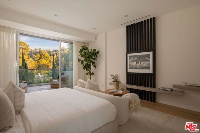 2731 Hutton Drive, Los Angeles, CA 90210