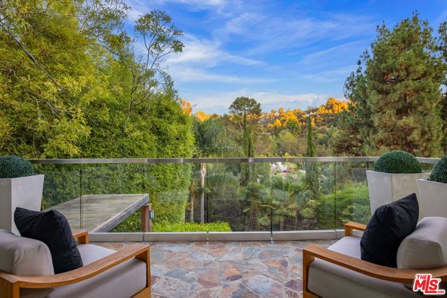2731 Hutton Drive, Los Angeles, CA 90210
