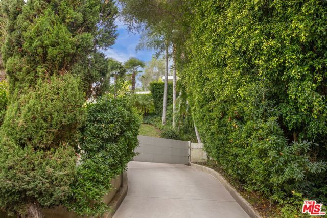 2731 Hutton Drive, Los Angeles, CA 90210