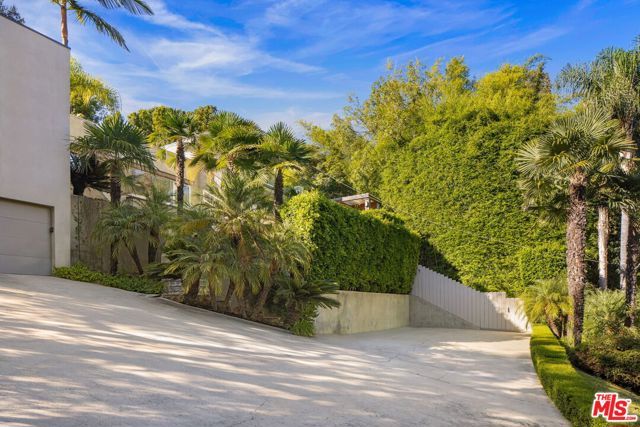 2731 Hutton Drive, Los Angeles, CA 90210